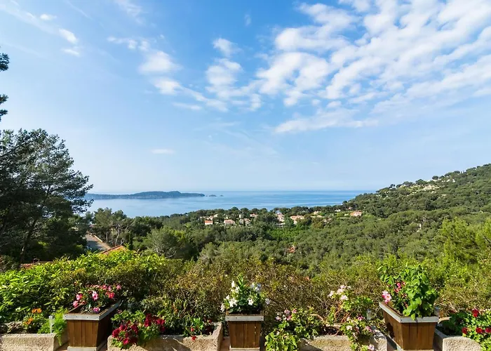 Pretty House With Sea View On The Hy Res